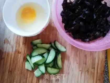 Make Black cucumber fried eggs step 0