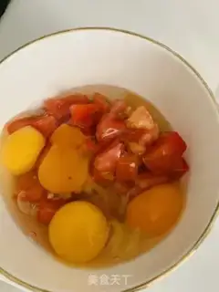 Make Tomato fried eggs step 1