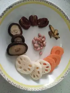 Make Carrot mushroom date soup step 0
