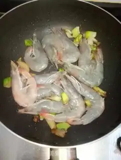 Make Pineapple and shrimp step 3