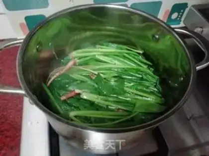 Make Mustard and spinach fans step 4