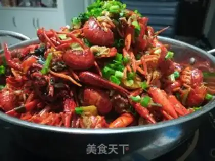 Make Spicy little lobster pan step 0