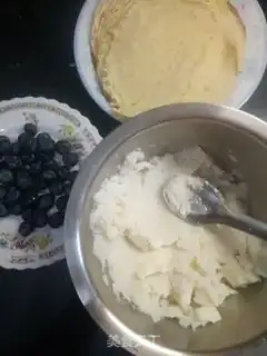 Make Blueberry lard cake step 6