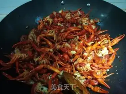 Make Spicy little lobster pan step 7