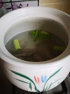 Make Mountain medicine and bone soup step 1