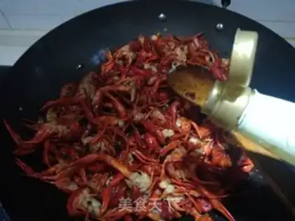 Make Spicy little lobster pan step 8
