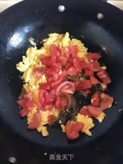 Make Tomato fried pigeon eggs step 4
