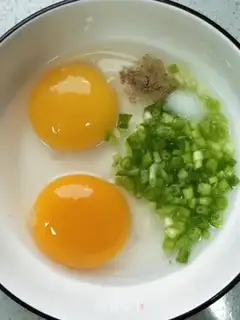Make Onion fried goose eggs step 1
