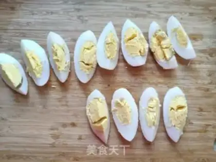 Make A boiled goose egg step 2