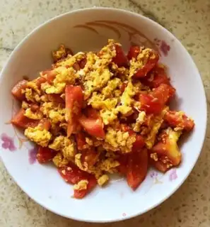 Make Tomato fried pigeon eggs step 5