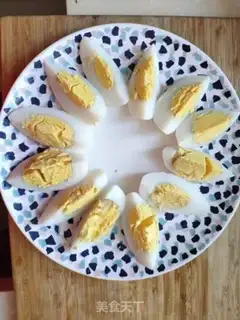 Make A boiled goose egg step 3