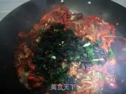 Make Spicy little lobster pan step 12