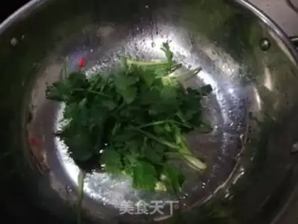 Make Spicy little lobster pan step 13