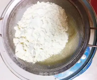 Make Coco towel rolls step 1