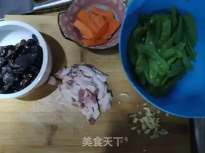 Make Dutch bean ear fried meat step 0
