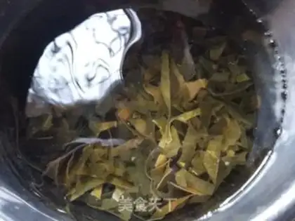 Make Carrot seaweed soup step 0