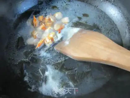 Make Round clam and seaweed soup step 6
