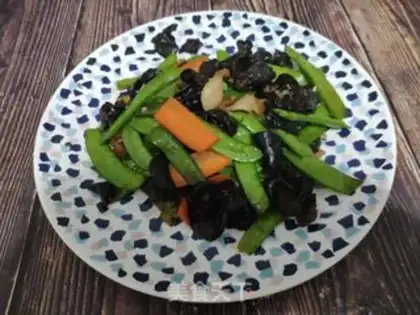 Make Dutch bean ear fried meat step 6