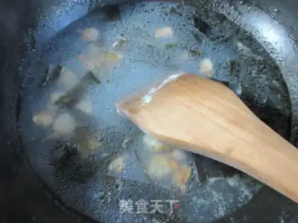 Make Round clam and seaweed soup step 8