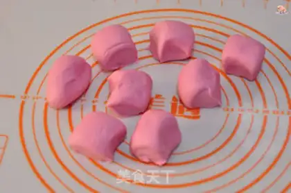 Make Rose buns step 1