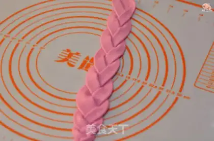 Make Rose buns step 4