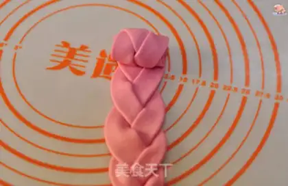 Make Rose buns step 5