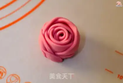 Make Rose buns step 6