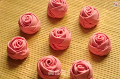 Make Rose buns step 7