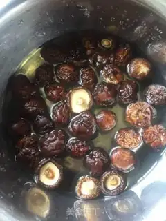 Make A mushroom fan bun step 1