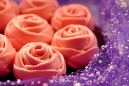 Make Rose buns step 11