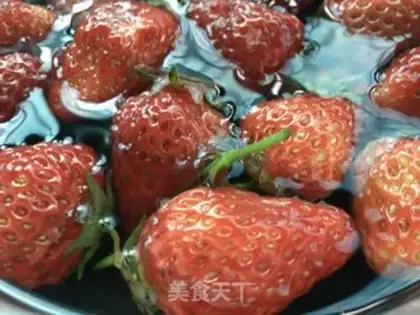Make Strawberry pretzels step 0