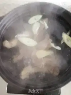 Make Cow scorpion radish soup step 1