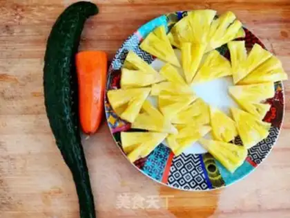 Make Pineapple rice step 1