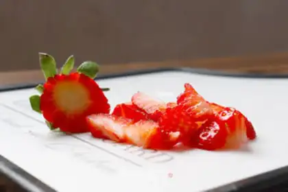Make Strawberry fresh cow milk step 2