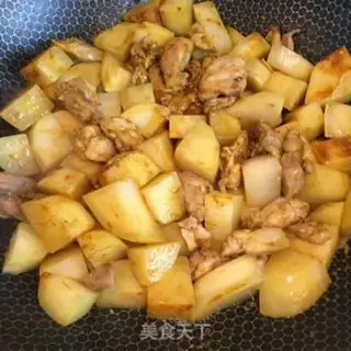 Make Curry chicken and potatoes step 4