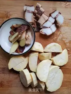 Make Salted potatoes and mustard soup step 1