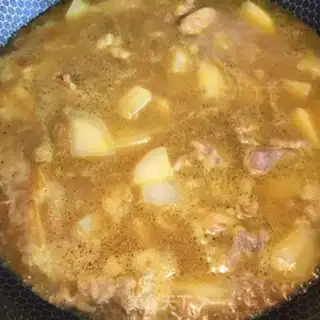 Make Curry chicken and potatoes step 5
