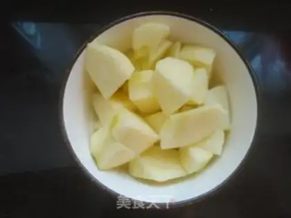 Make Apple, silver-eared date soup step 1