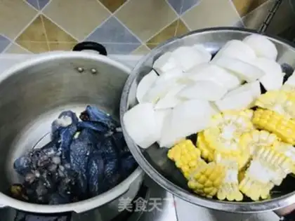 Make Corn radish chicken soup step 1