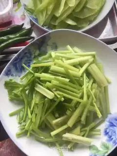 Make Celery beef step 1