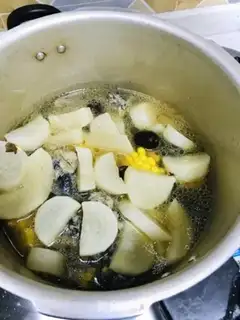 Make Corn radish chicken soup step 6