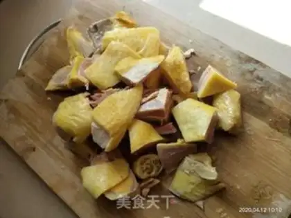 Make Red-treed yellow pig belly soup step 3