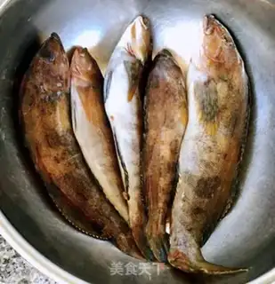 Make Yellow fish soup step 0