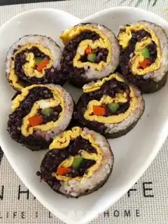 Make Black rice omelet sushi step 10