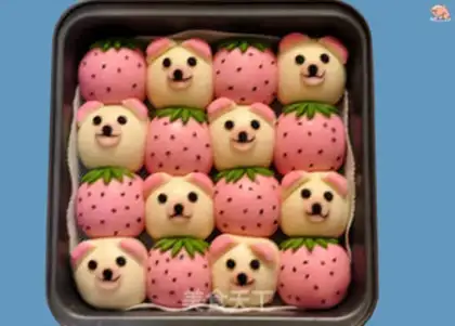 Make Little bear strawberries squeezing buns step 14