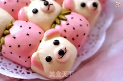 Make Little bear strawberries squeezing buns step 19