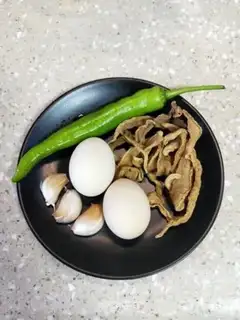 Make Pyramids and fried eggs step 0
