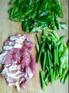 Make Garlic sprouts step 0