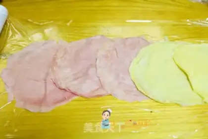 Make A towel roll cake step 12