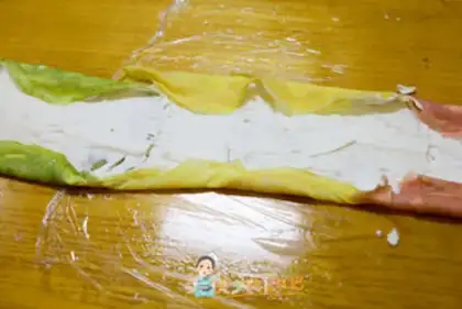 Make A towel roll cake step 13